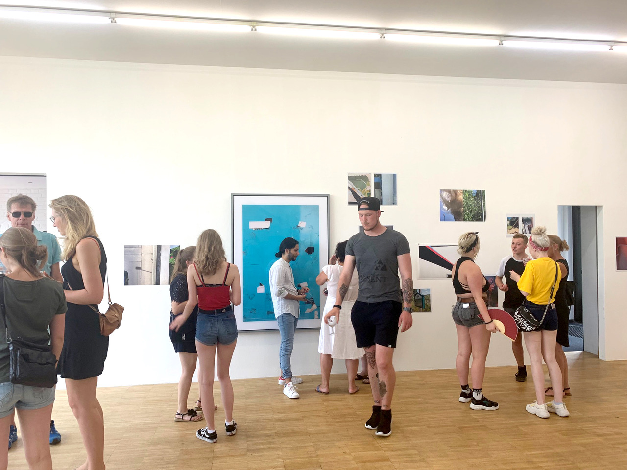 Impression einer Veranstaltung zur Ausstellung ‚Looking twice to See‘ von Oliver Godow 2019 im Kunstverein Jesteburg