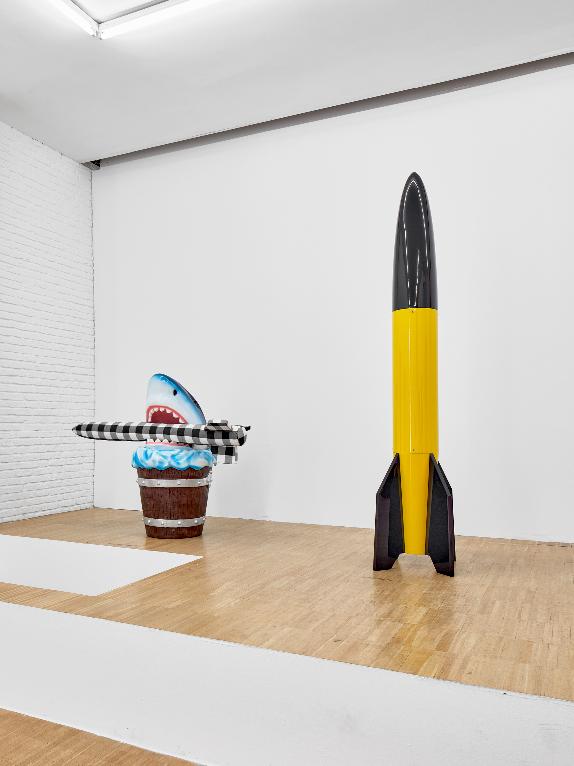 Impression der Ausstellung „Poul Gernes und Cosima von Bonin: one, two, three, our house!” im Kunstverein Jesteburg